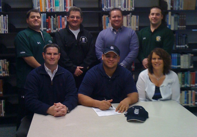 Jules Signs with Uconn